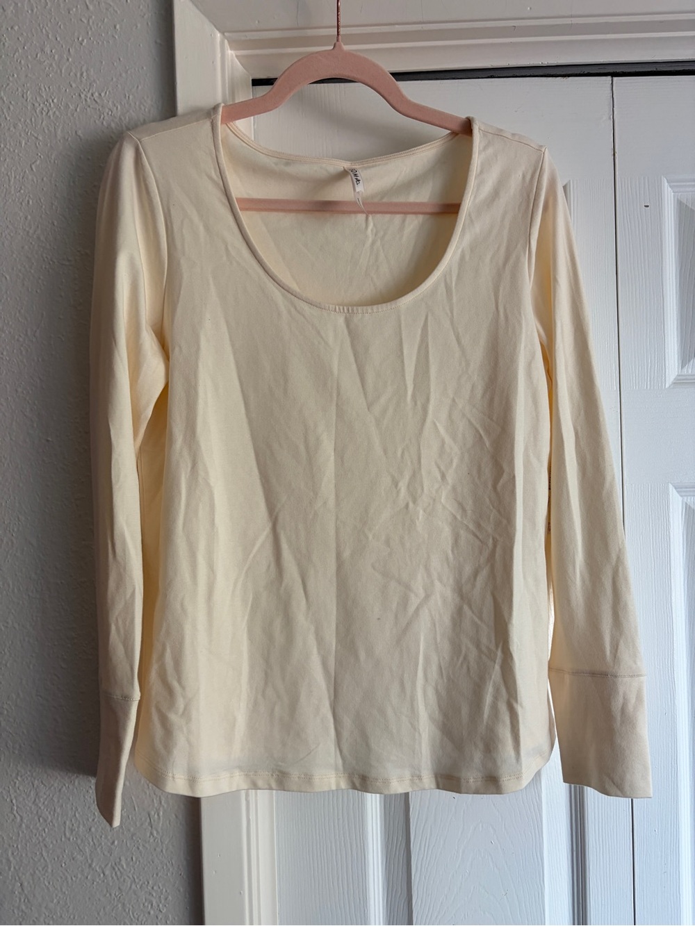 SOMA Embraceable Long Sleeve Scoop Neck Top - Cream Champagne Dreams